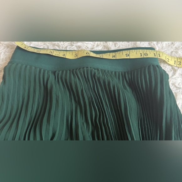 Aritzia Wilfred Twirl Pleated Skirt - Picture 5 of 10